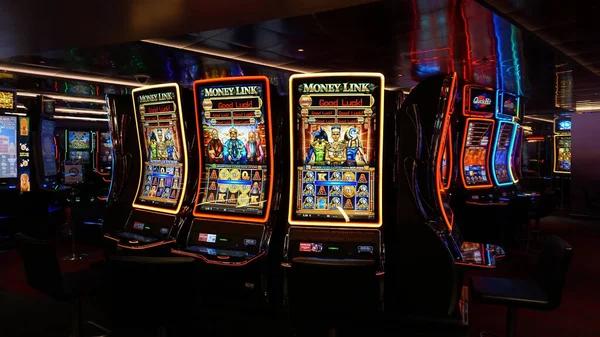 Explore Live Dealer Experiences Through Qatar Online Casinos Platforms